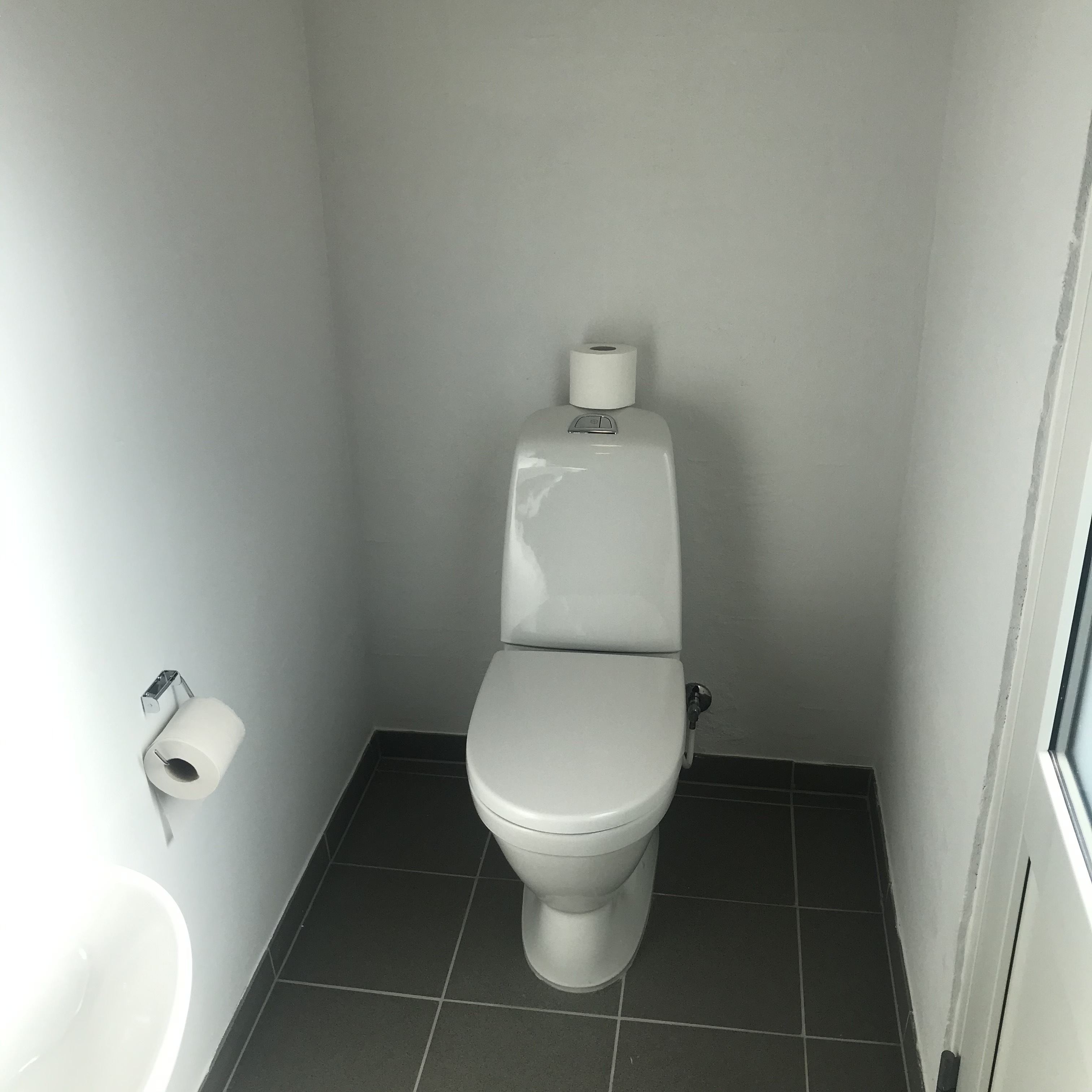 77 Anneks: Bad/toilet med adgang udefra - Billede 2 af 2